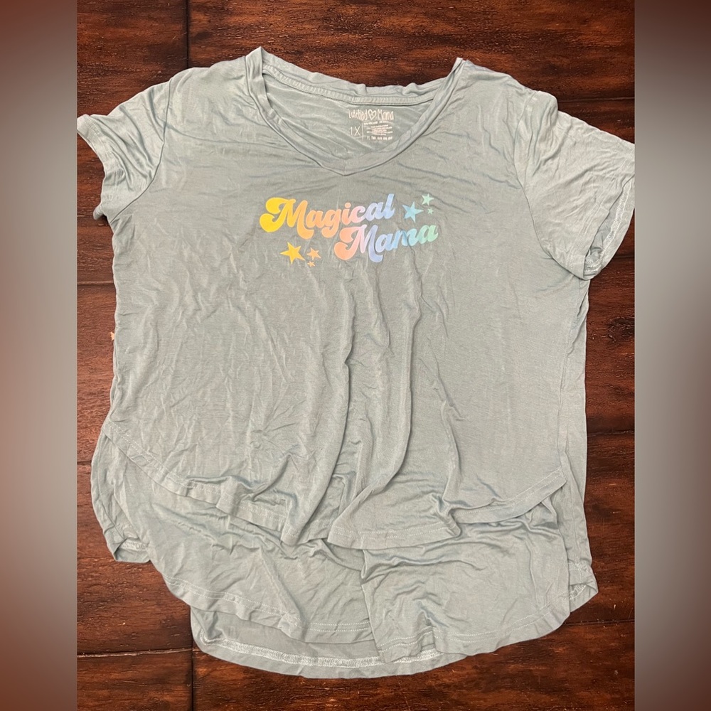 Latched mama magical mama nursing v neck tee 1x